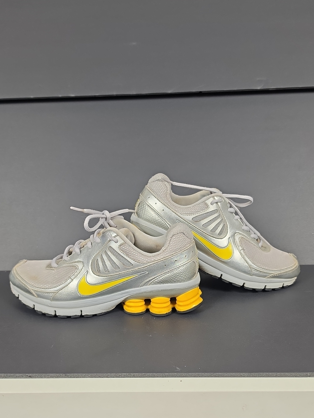 Nike Shox 09 Turbo Livestrong